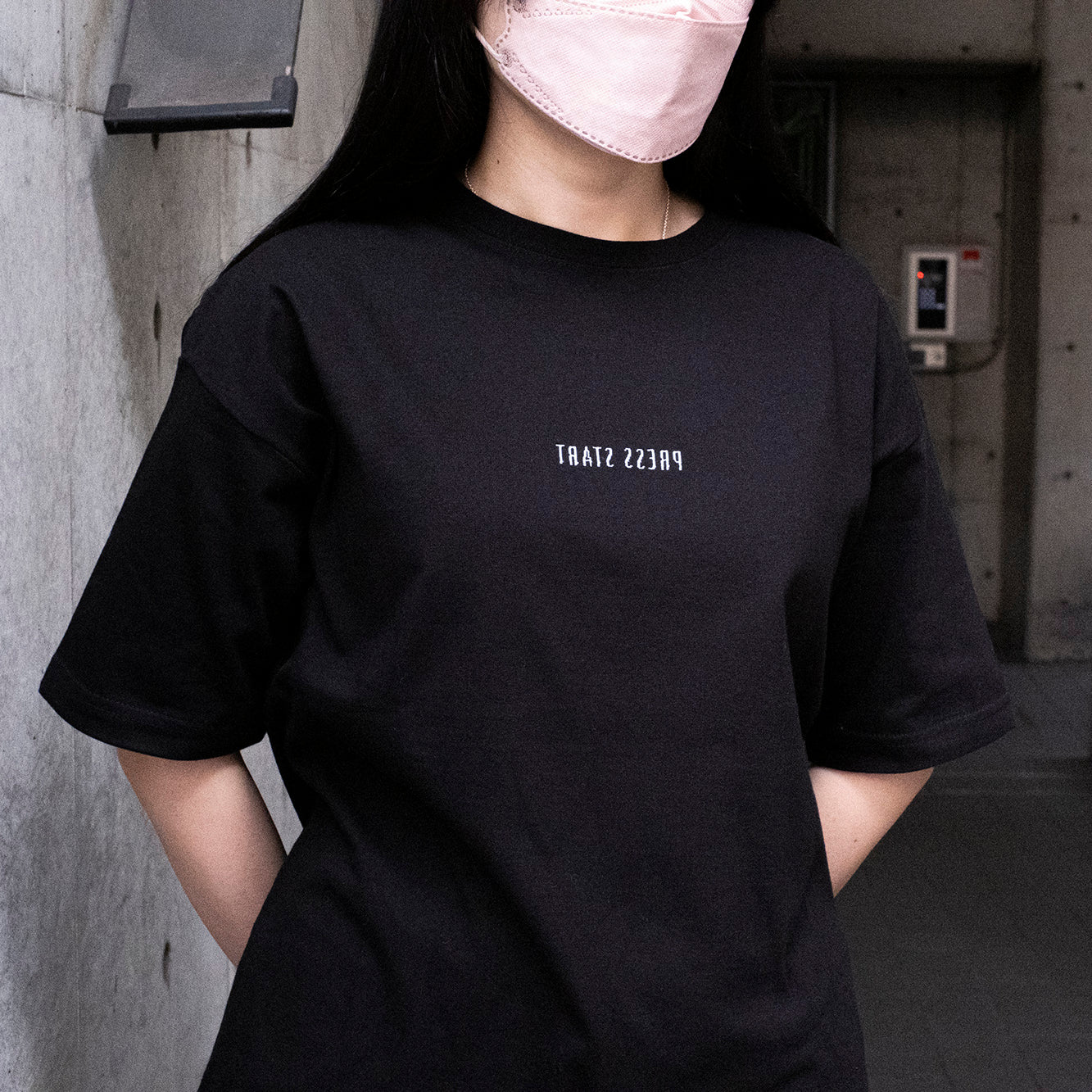 TЯATƧ ƧƧƎЯᑫ ビッグTシャツ（ブラック）